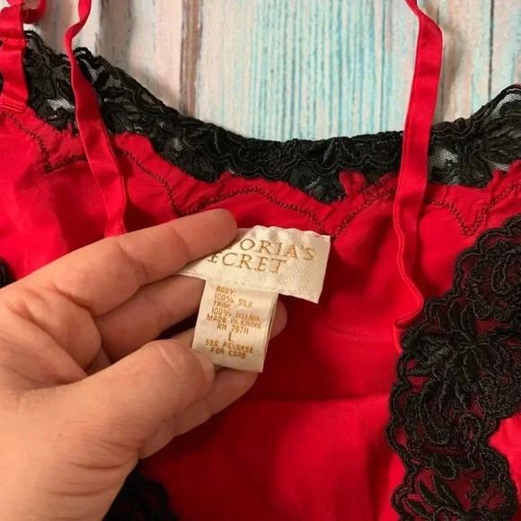 Gold label Victoria’s Secret 100% silk cami crop top - Picture 5 of 7